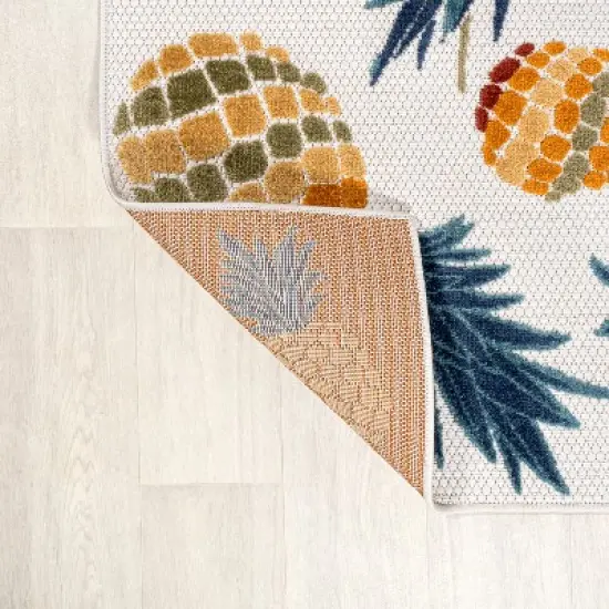 Ananas Bold Pineapple High-Low Indoor/Outdoor Area Rug - JONATHAN Y image {5}