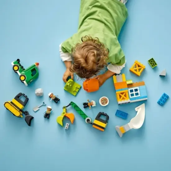 LEGO DUPLO Town Construction Site Set with Toy Crane 10990 image {4}