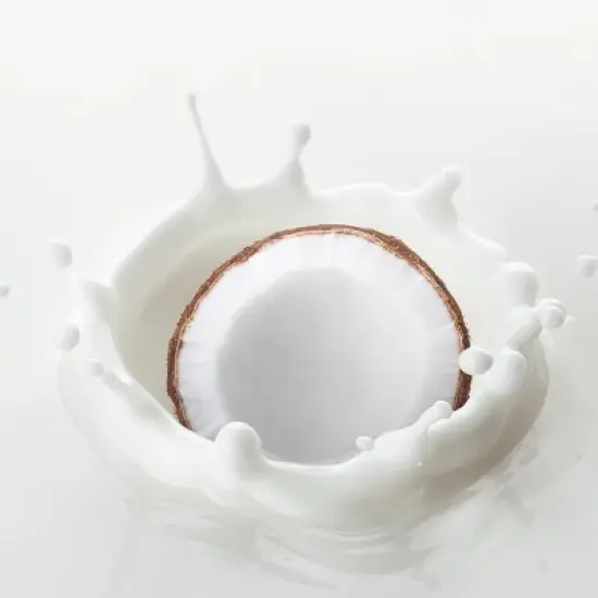 Venus Comfortglide with Olay Coconut Women's Razor + 2 Razor Blade Refills image {9}