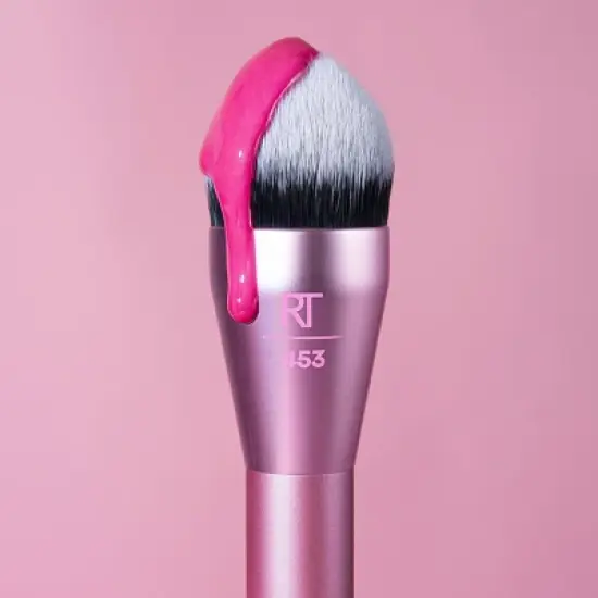 Real Techniques Power Pigment Blush Makeup Brush image {4}