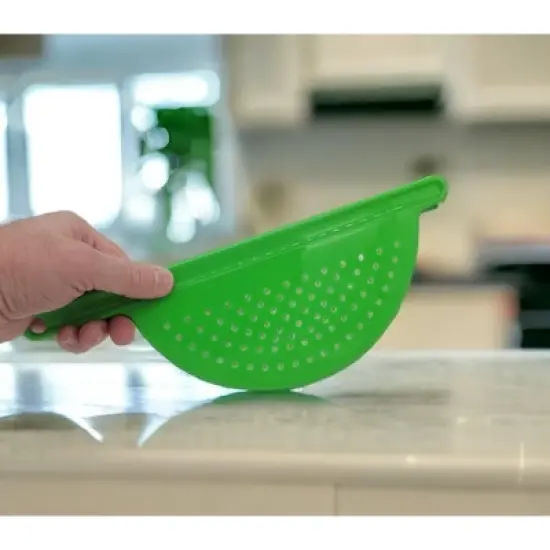 Handy Housewares Handheld Plastic Pot Drainer, Noodle & Pasta Strainer with Handle - Fits up to 9" Pots image {5}