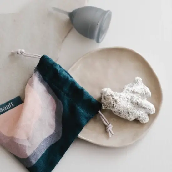 Saalt Soft Menstrual Cups - Small & Regular - 2pk image {4}