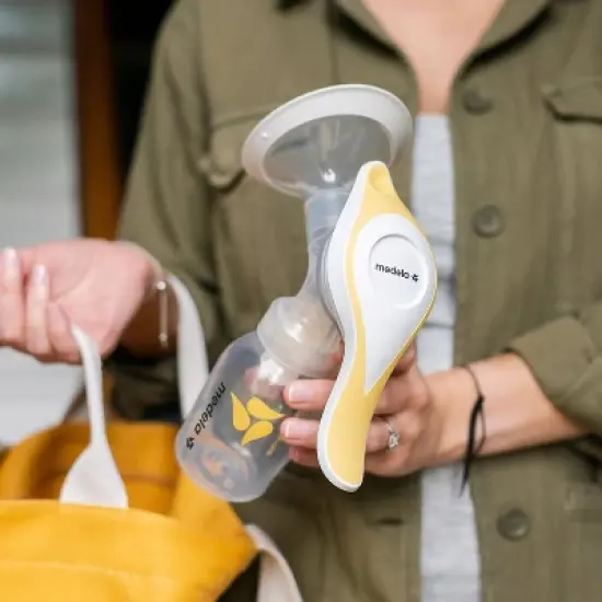 Medela Harmony Manual Breast Pump image {4}