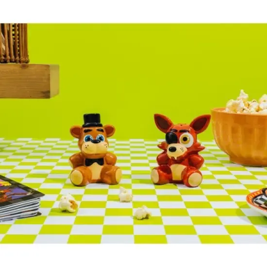 Silver Buffalo Five Nights At Freddy's Freddy and Foxy Ceramic Salt and Pepper Shaker Set image {8}