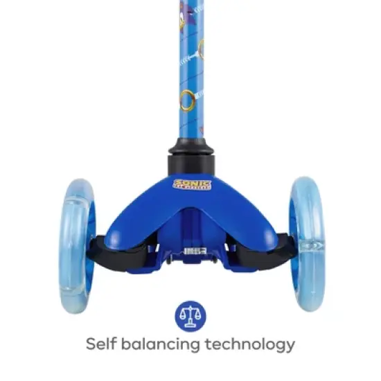 Sonic Tilt and Turn Scooter with Light Up Wheels image {3}