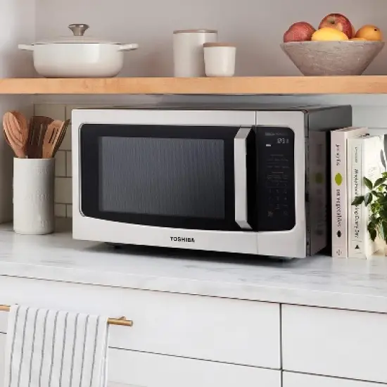 Toshiba 1.6-cu ft 1250-Watt Countertop Microwave Oven with Inverter Technology and Smart Sensor image {7}