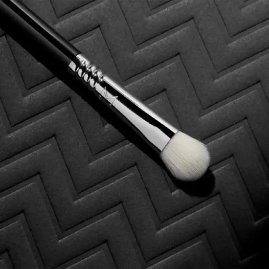 Sigma Beauty E28 Detailed Buffer&trade; Brush image {3}
