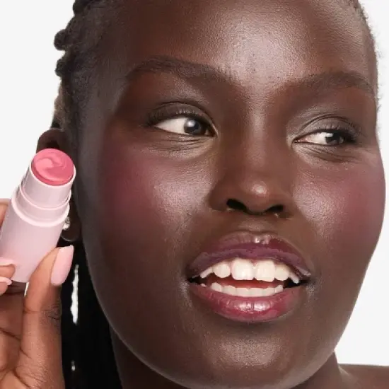 Makeup Revolution Skin Silk Marble Blush - 0.15 fl oz image {3}