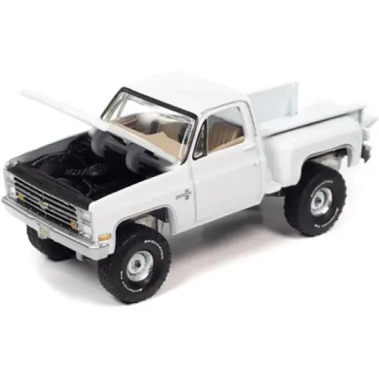 1986 Chevrolet Silverado K10 Stepside Truck White "Muscle Trucks" Ltd Ed to 17406 pcs 1/64 Diecast Model Car by Auto World image {2}