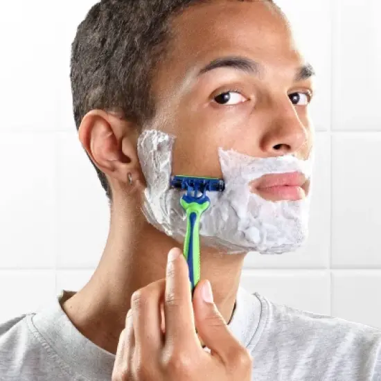 Gillette Sensor3 Sensitive Men's Disposable Razors image {5}