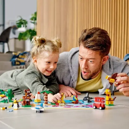 LEGO Classic Around the World 11015 Building Kit image {1}