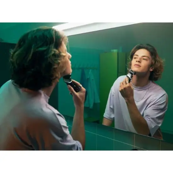 Philips Norelco Series 5000 Wet & Dry Men's Rechargeable Electric Shaver - X5004/84 image {6}