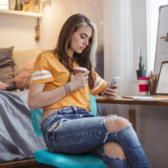 Costway Mesh Office Chair Low-Back Armless Computer Desk Chair Adjustable Height BluePinkPurple image {4}