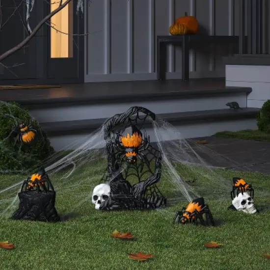 18" Spiders Scene Setter Halloween Decorative Prop Kit - Hyde and EEK! Boutique&trade; image {1}