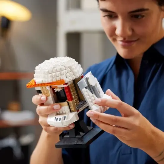 LEGO Star Wars Clone Commander Cody Helmet Model Set 75350 image {3}