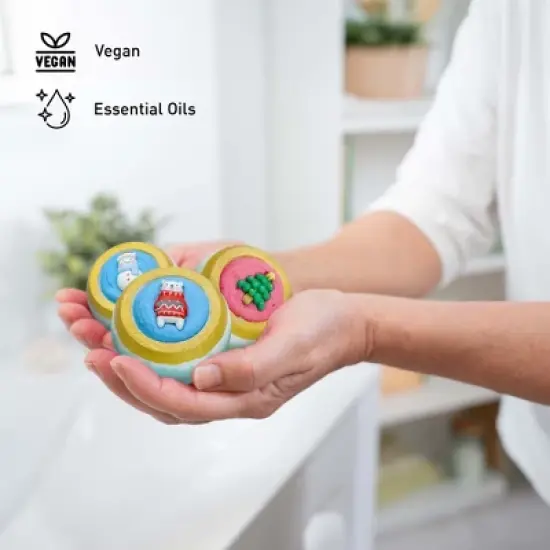 Holiday Bliss Gift Set: Aromatherapy Bath Bombs & Essential Oils image {1}