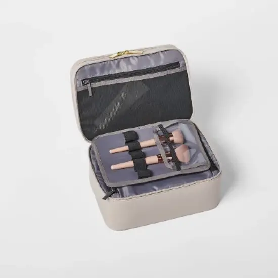 Signature Toiletry Bag - Open Story&trade;️ image {2}