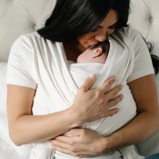 Moby Bump & Beyond T-Shirt Wrap Baby Carrier - Ivory - S image {9}