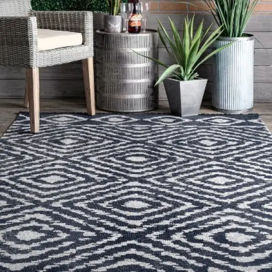 nuLOOM Zaria Diamond Tiles Fringed Indoor/Outdoor Patio Area Rug image {3}