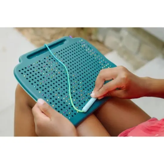 Chuckle & Roar Magnetic Rainbow Draw &ndash; Magnetic Drawing Pad image {6}