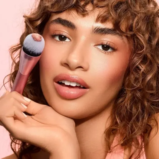 Real Techniques Power Pigment Blush Makeup Brush image {3}