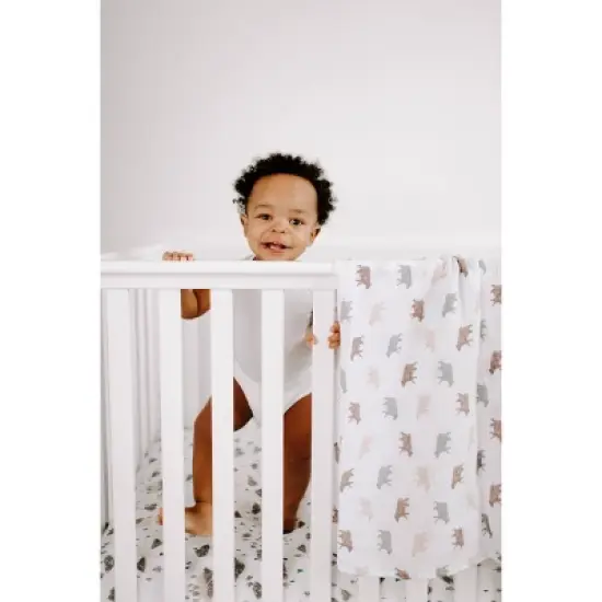 aden + anais Essentials Muslin Blanket image {2}