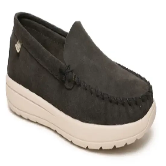Minnetonka   Men's Discover Classic Slip On Shoes image {5}
