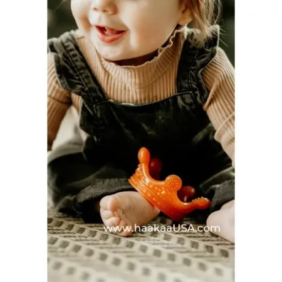 Haakaa Silicone Crown Teether - Amber image {5}