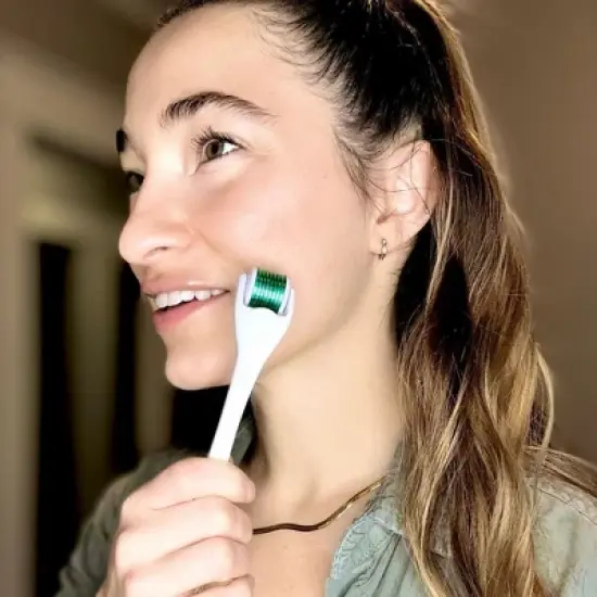 Beauty by Earth Microneedle Derma Roller Roller for Face image {3}