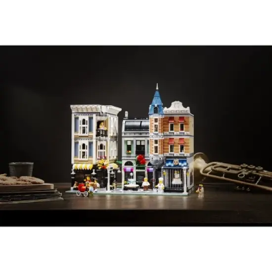 LEGO Creator Expert Assembly Square 10255 image {4}