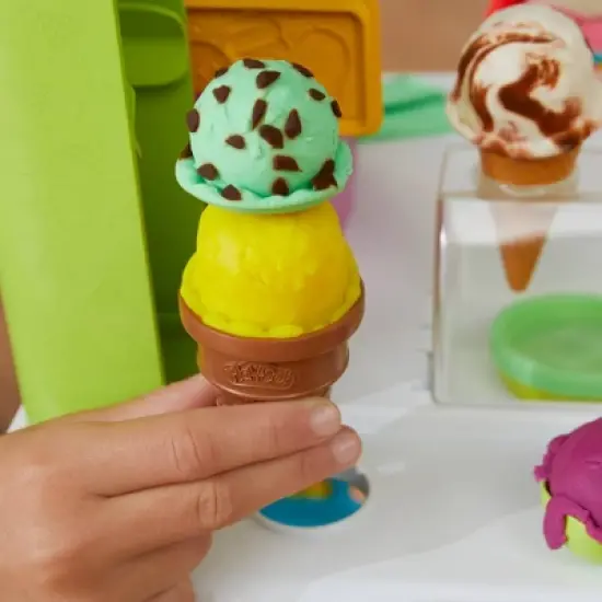 Play-Doh Kitchen Creations Ultimate Ice Cream Toy Truck Playset image {7}