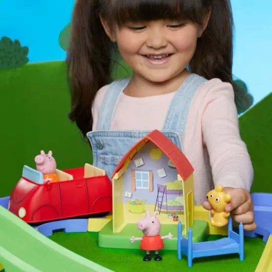 Peppa Pig All Around Peppa's Town Set with Adjustable Track image {7}