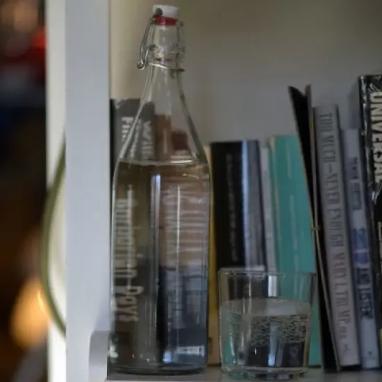 Bormioli Rocco Giara Glass Bottle with Airtight Clamp Lid, 33.75 oz - BPA-Free Bottle, Leakproof Glassware - Made in Italy (Clear) image {4}