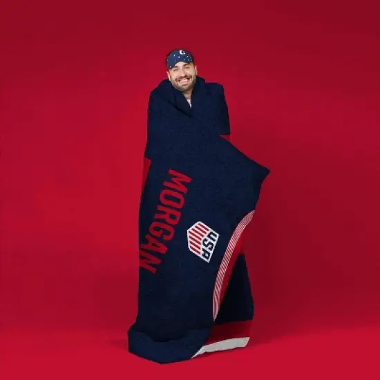 Sleep Squad US Women's Soccer Alex Morgan 60 x 80 Raschel Plush Jersey Blanket image {3}