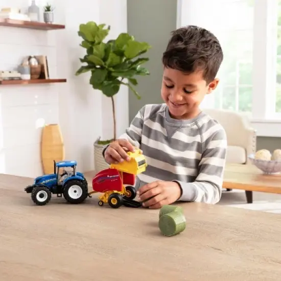 ERTL 1/32 New Holland T6.180 with Roll-Belt 560 Round Baler13966 image {2}