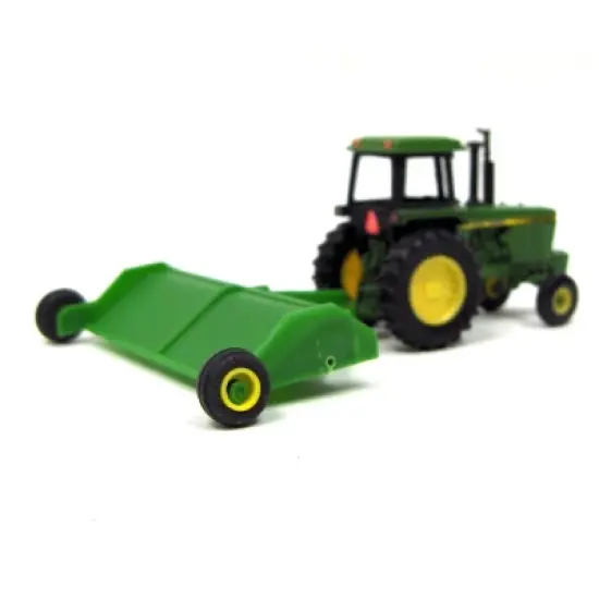Standi Toys 1/64 Green Plastic Pull Behind Stalk Chopper ST371, ST62005GR image {1}
