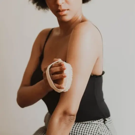 Beauty by Earth Round Dry Brush With Cellulite Massager image {1}