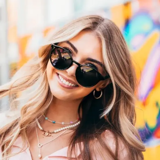 WMP Eyewear Classic Round Retro Frame Sunglasses image {2}