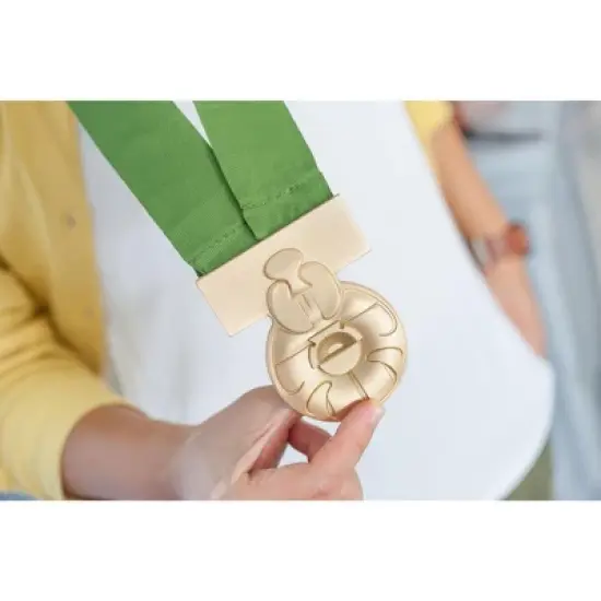 SalesOne LLC Star Wars Medal of Yavin Gold 24KT 1:1 Scale Licensed Prop Replica image {4}