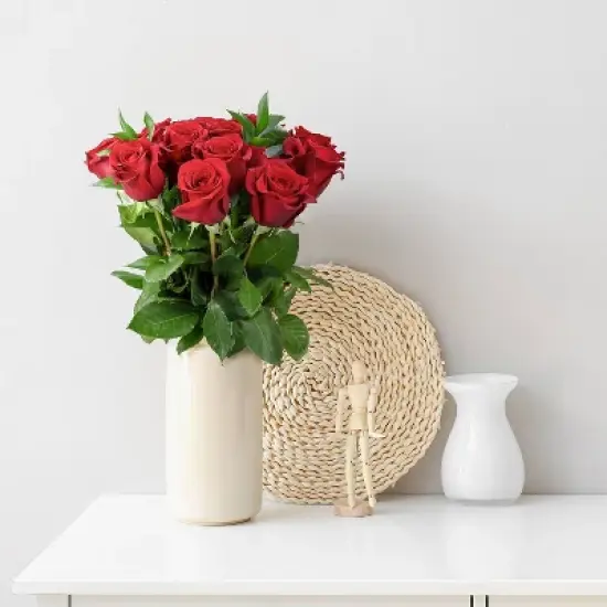 Dozen Fresh Cut Vibrant Roses image {1}