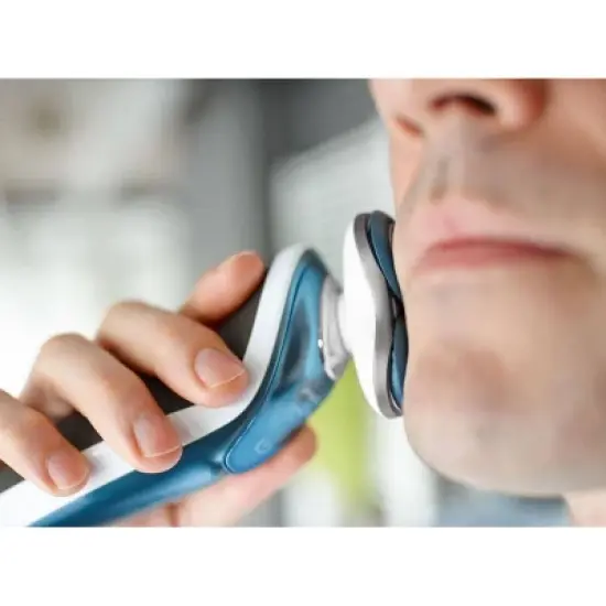 Philips Norelco 7500 for Sensitive Skin Wet & Dry Men's Rechargeable Electric Shaver - S7371/84 image {7}