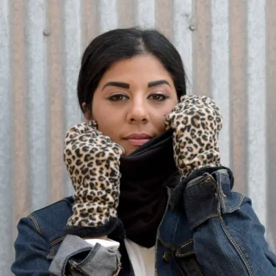 Isotoner Adult Recycled Fleece Gloves image {3}