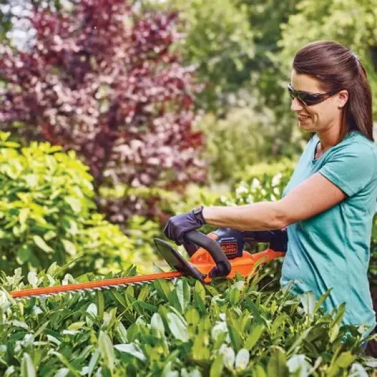 Black & Decker 20V MAX Cordless Lithium-Ion POWERCOMMAND 22" Hedge Trimmer image {6}