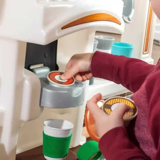 Step2 Fun with Friends Kitchen image {3}