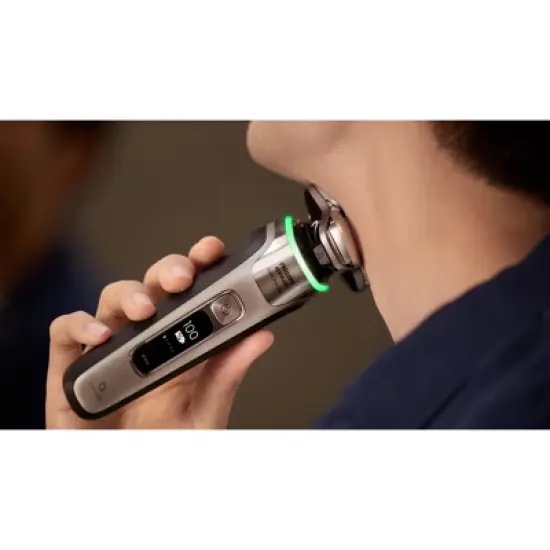 Philips Norelco Prestige i9000 Electric Shaver image {5}