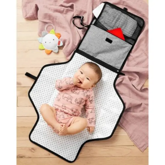 Skip Hop Pronto Baby Changing Station & Diaper Clutch image {6}