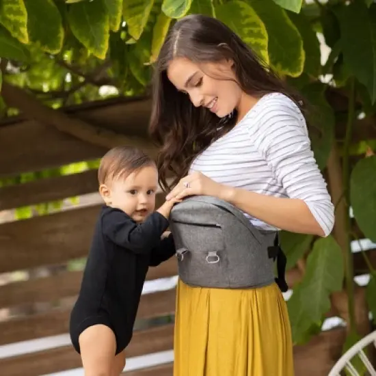 Moby 2-in-1 Baby Carrier + Hip Seat - Gray image {4}