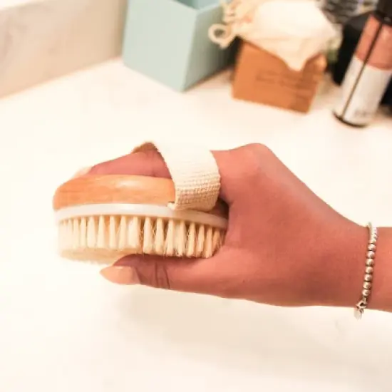 Beauty by Earth Round Dry Brush With Cellulite Massager image {3}