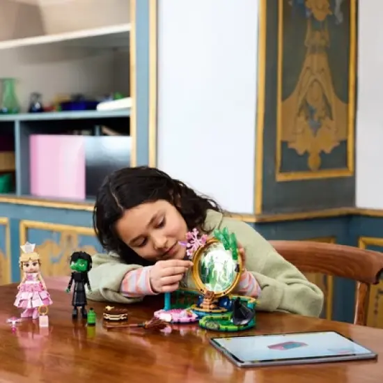 LEGO Wicked Elphaba & Glinda Figures Fantasy Playset 75682 image {2}