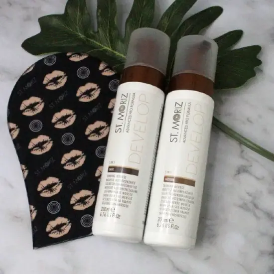 St. Moriz Professional Velvet Self Tanning Lips Applicator Mitt image {3}